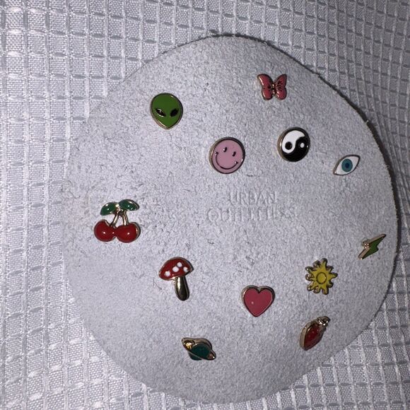 Urban Outfitters Single Earrings Gold Tone Cherries Strawberry Heart Post NWT - Picture 3 of 4